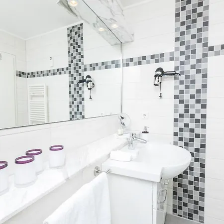 Апартаменты Seeschloss, App 19 - Direkt An Der Strandpromenade, Toplage Остзебад Бинц